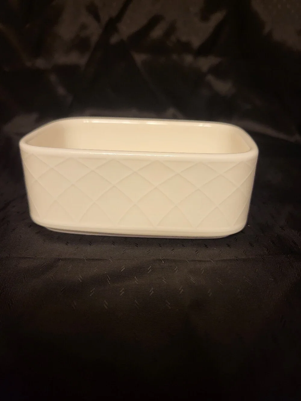 German Villeroy And Boch Fine Porcelain Sugar Packet Holder  Quilted Design